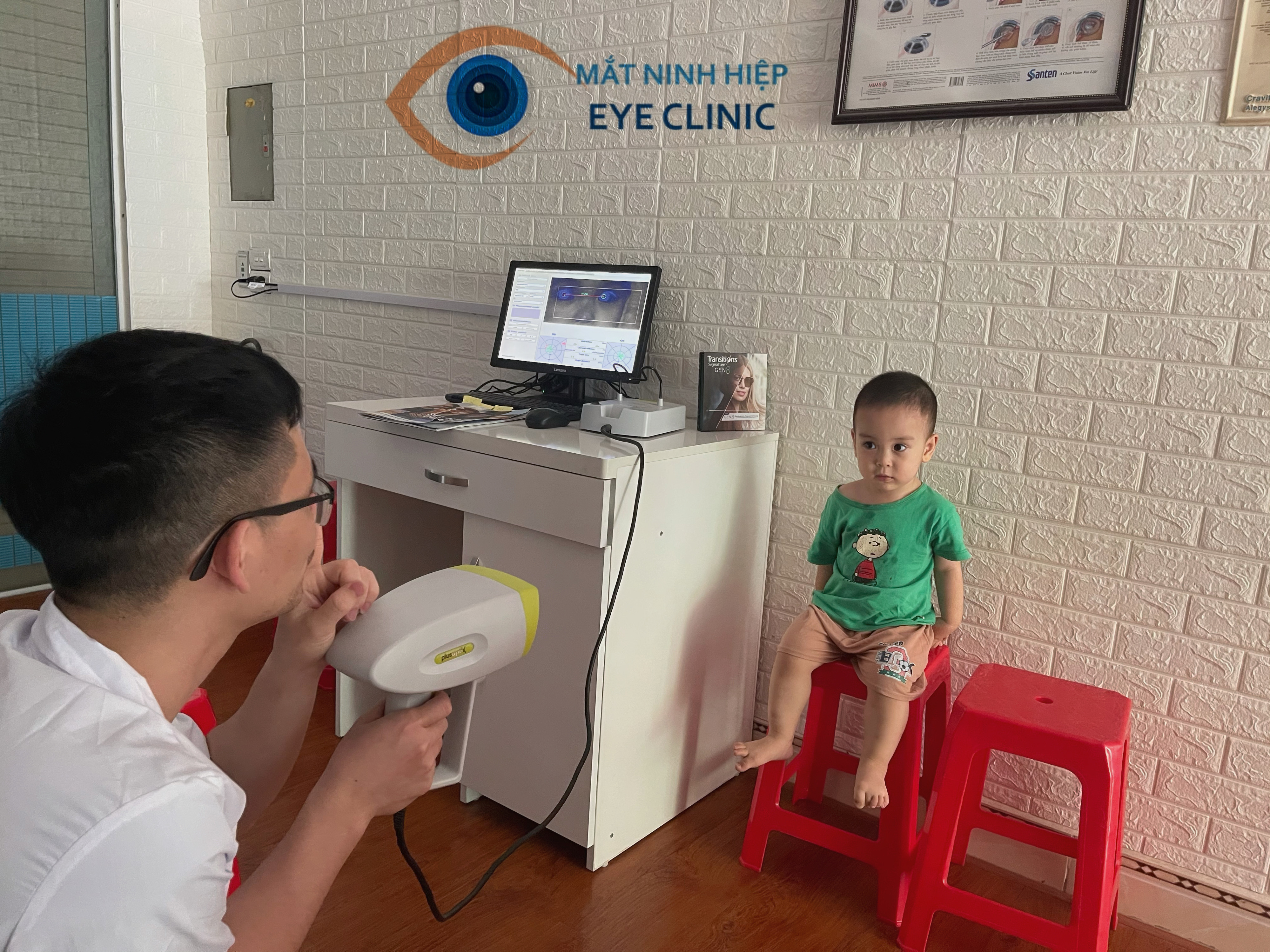 khám cận loạn cho trẻ 6 tháng tuổi